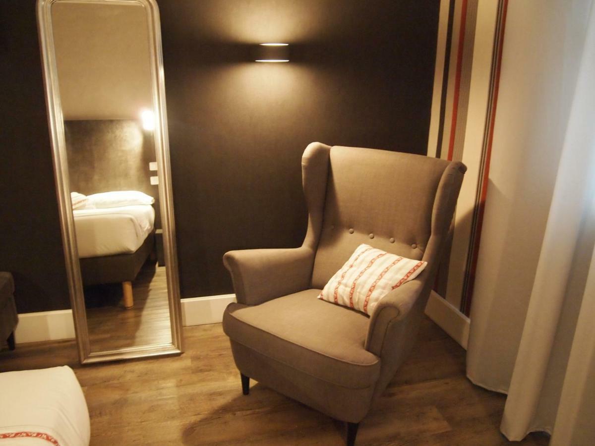 Hotel Colbert ตูร์ ภายนอก รูปภาพ