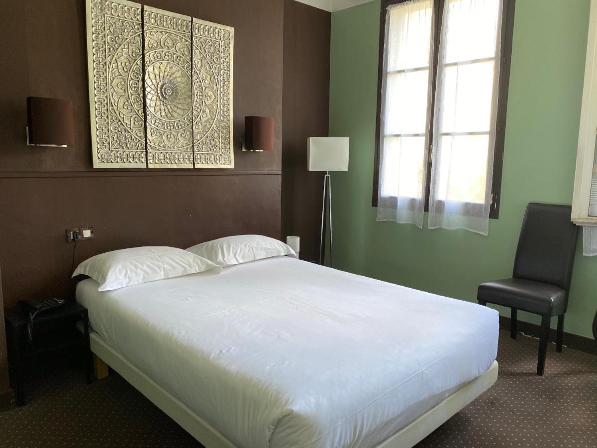 Hotel Colbert ตูร์ ภายนอก รูปภาพ